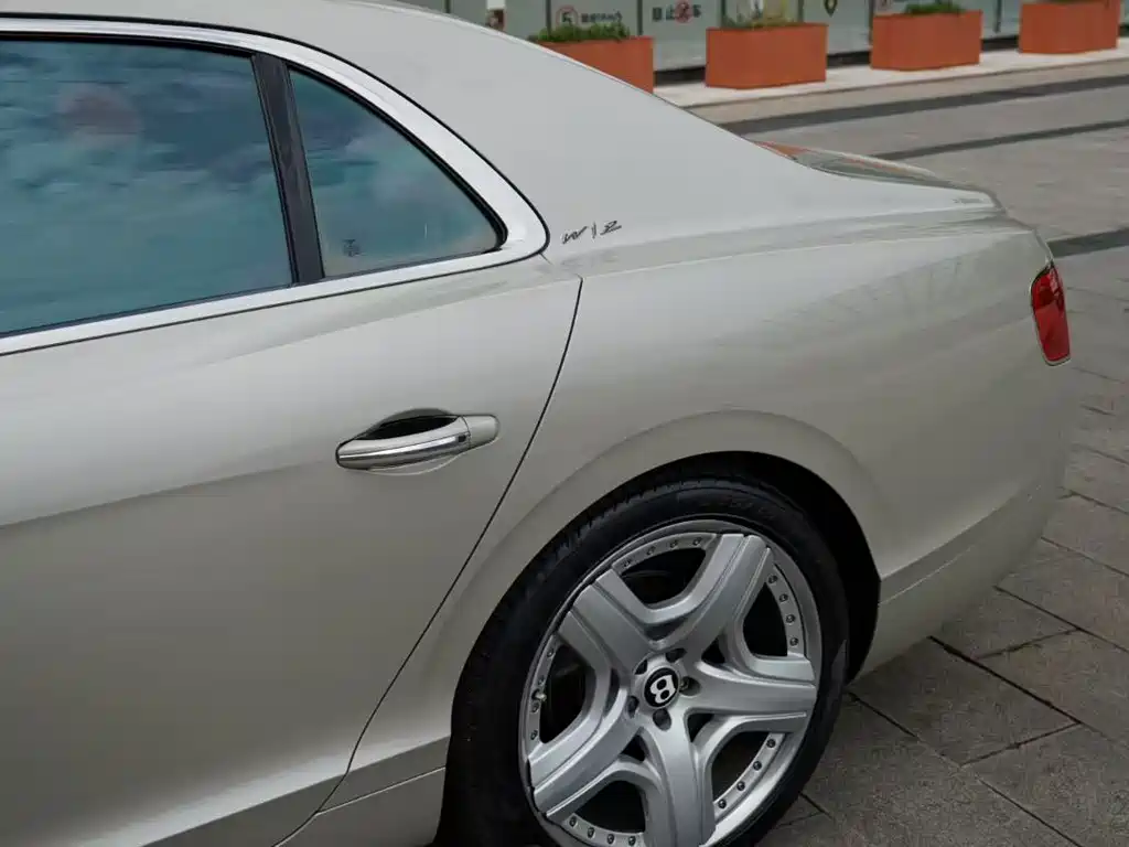 Bentley Flying Spur 2014 — фото 9