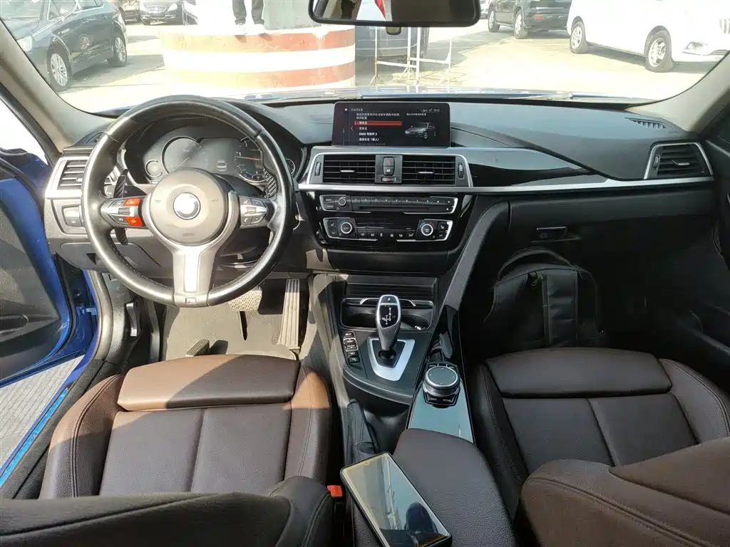 BMW 3 Series 2019 — фото 6