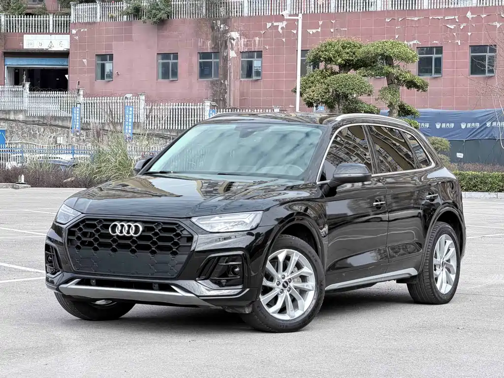 Audi Q5L 2023 — фото 1