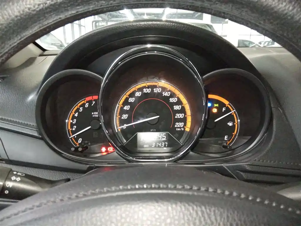 Toyota Yaris L 2022 — фото 12