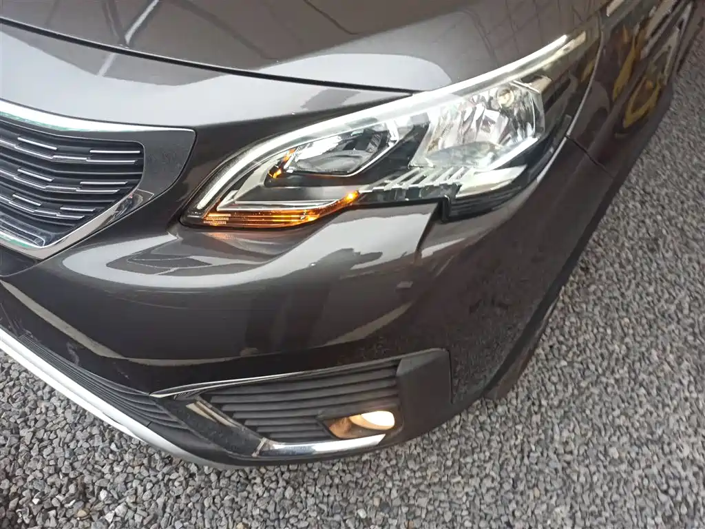 Peugeot 5008 2018 — фото 16