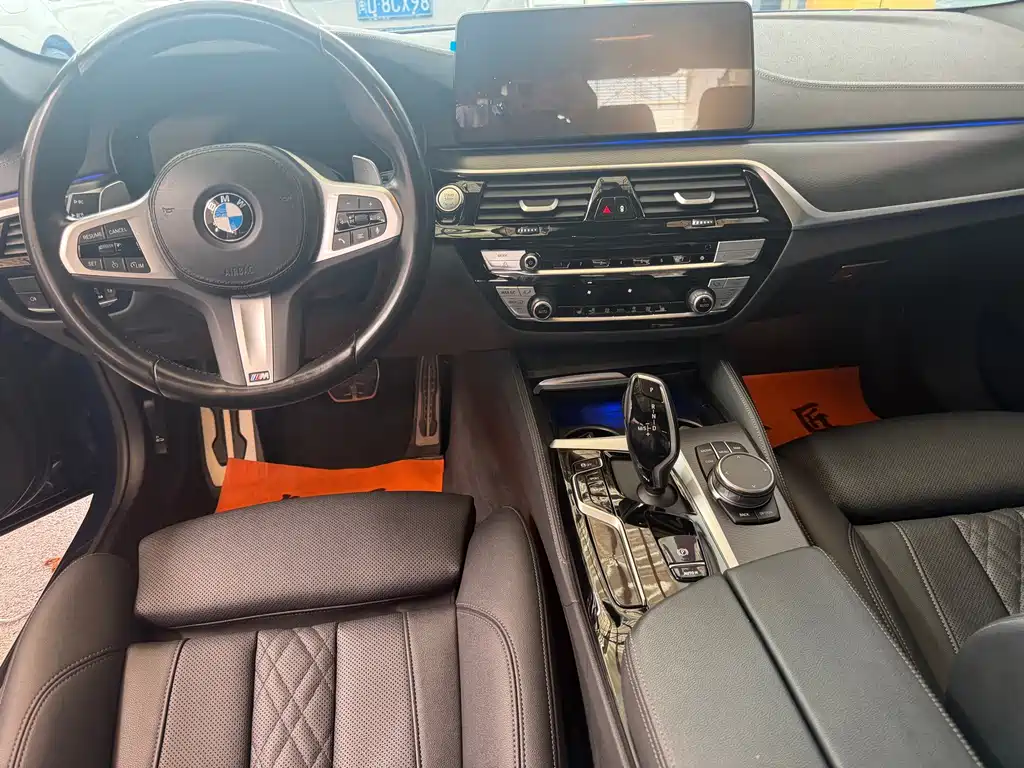 BMW 5 Series 2023 — фото 10