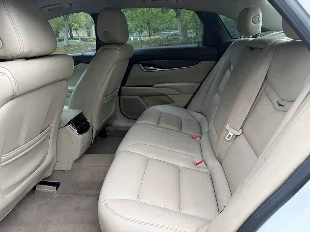 Cadillac XTS 2016 — фото 15