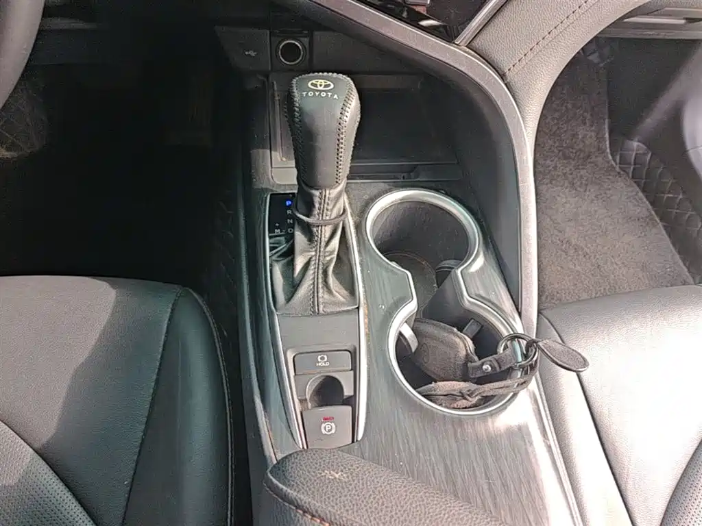 Toyota Camry 2023 — фото 14