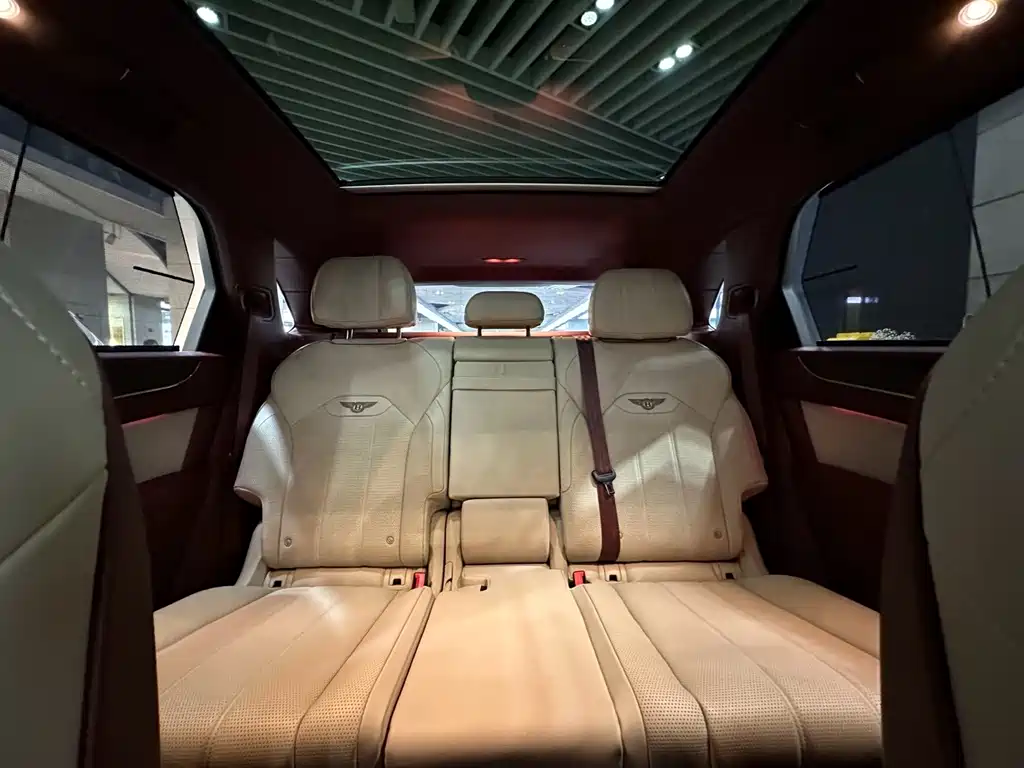 Bentley Bentayga 2021 — фото 18