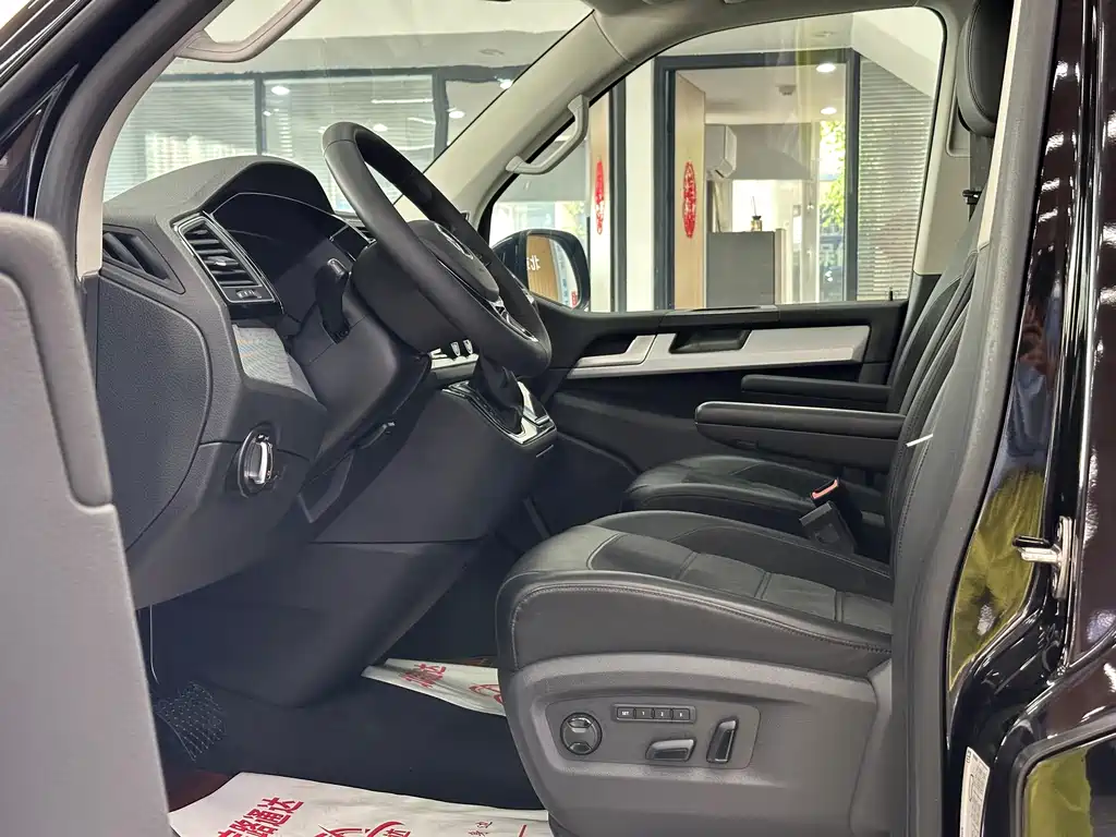 Volkswagen Multivan 2017 — фото 7