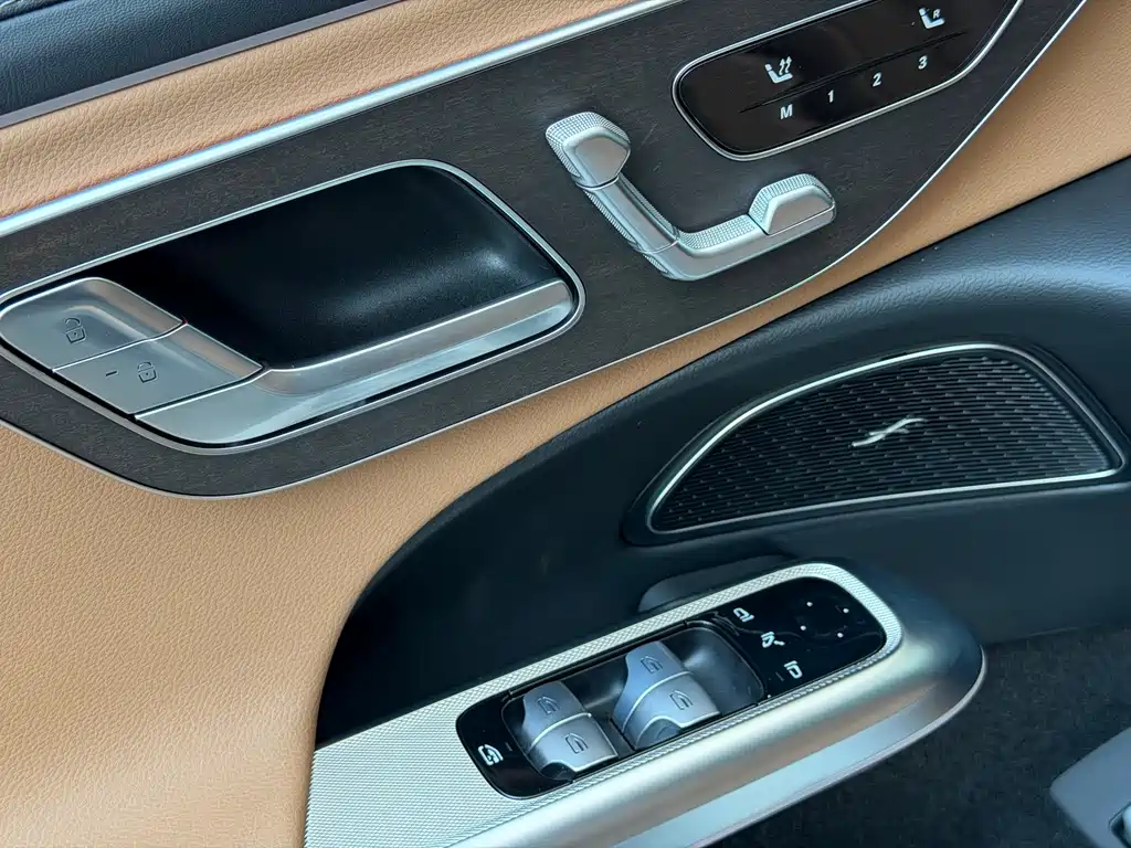 Mercedes-Benz E-Class 2024 — фото 12