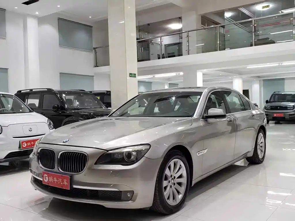BMW 7 Series 2010 — фото 1