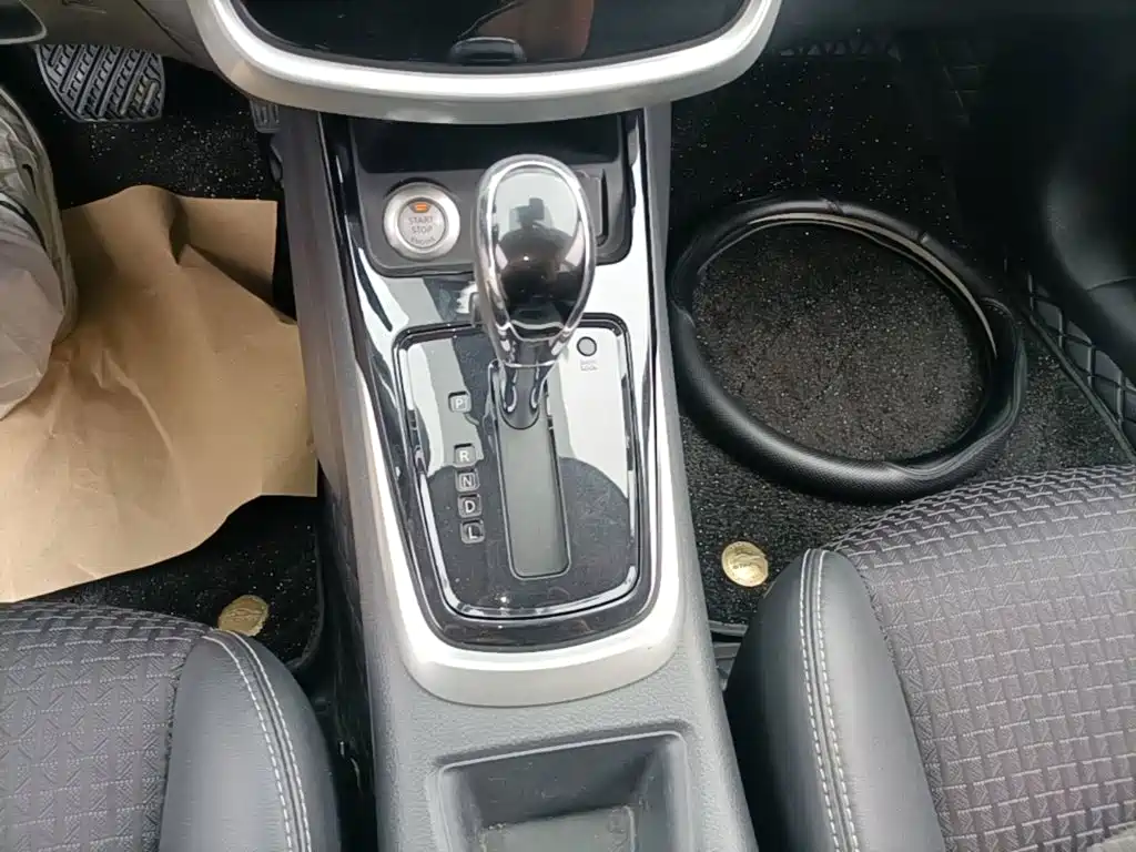 Nissan Tiida 2017 — фото 14