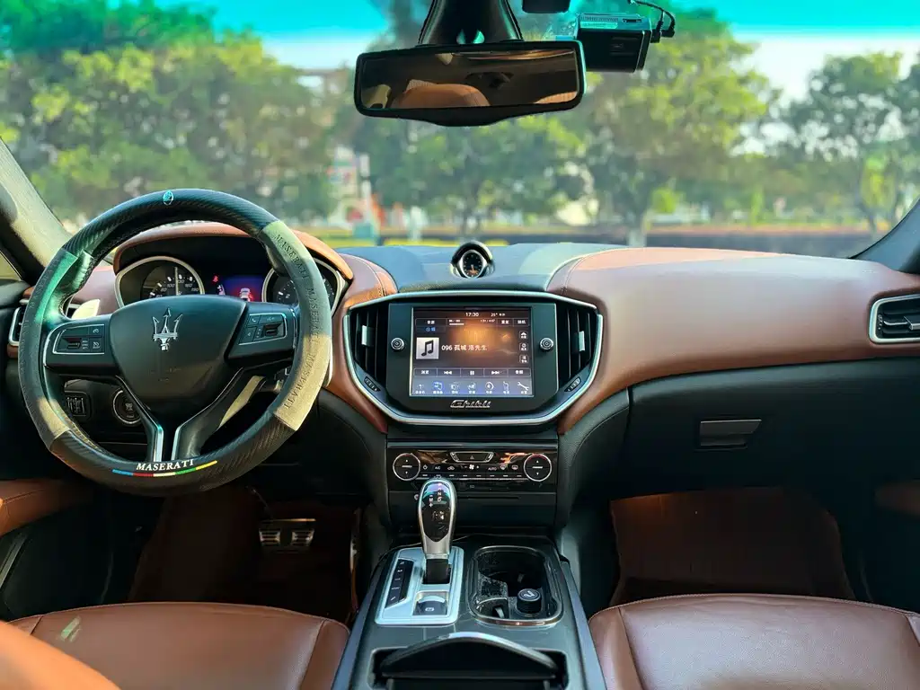 Maserati Ghibli 2016 — фото 12