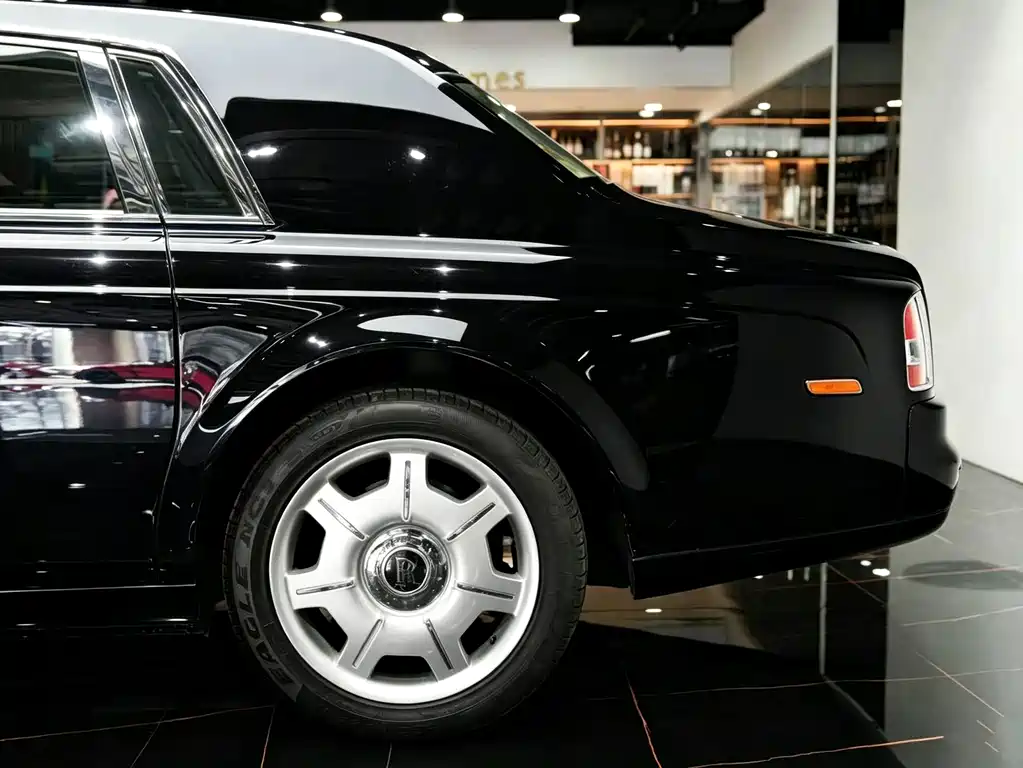 Rolls-Royce Phantom 2008 — фото 11
