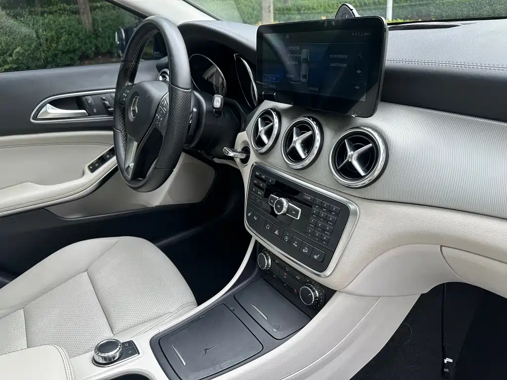 Mercedes-Benz GLA 2016 — фото 11