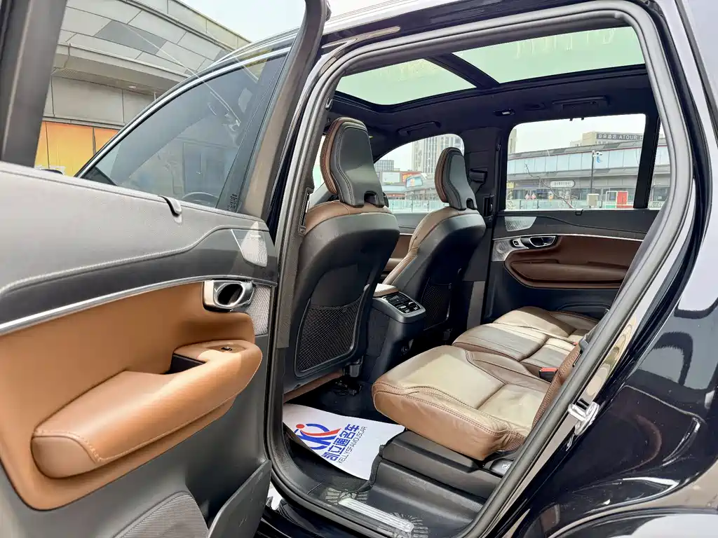 Volvo XC90 2023 — фото 10