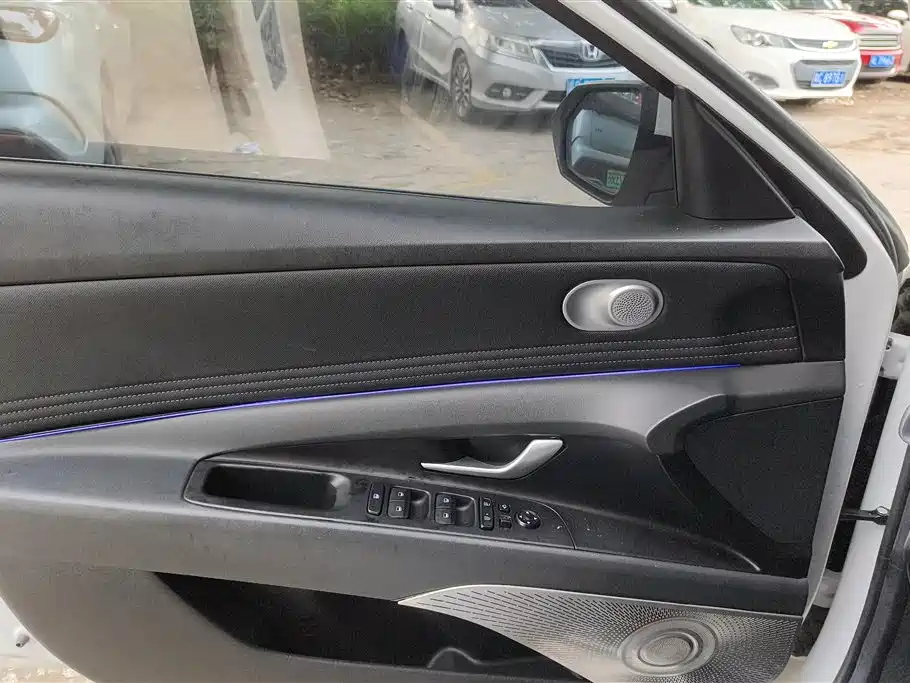 Hyundai Elantra 2022