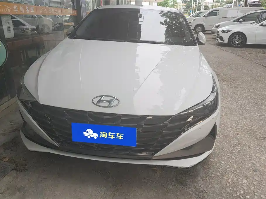 Hyundai Elantra 2022