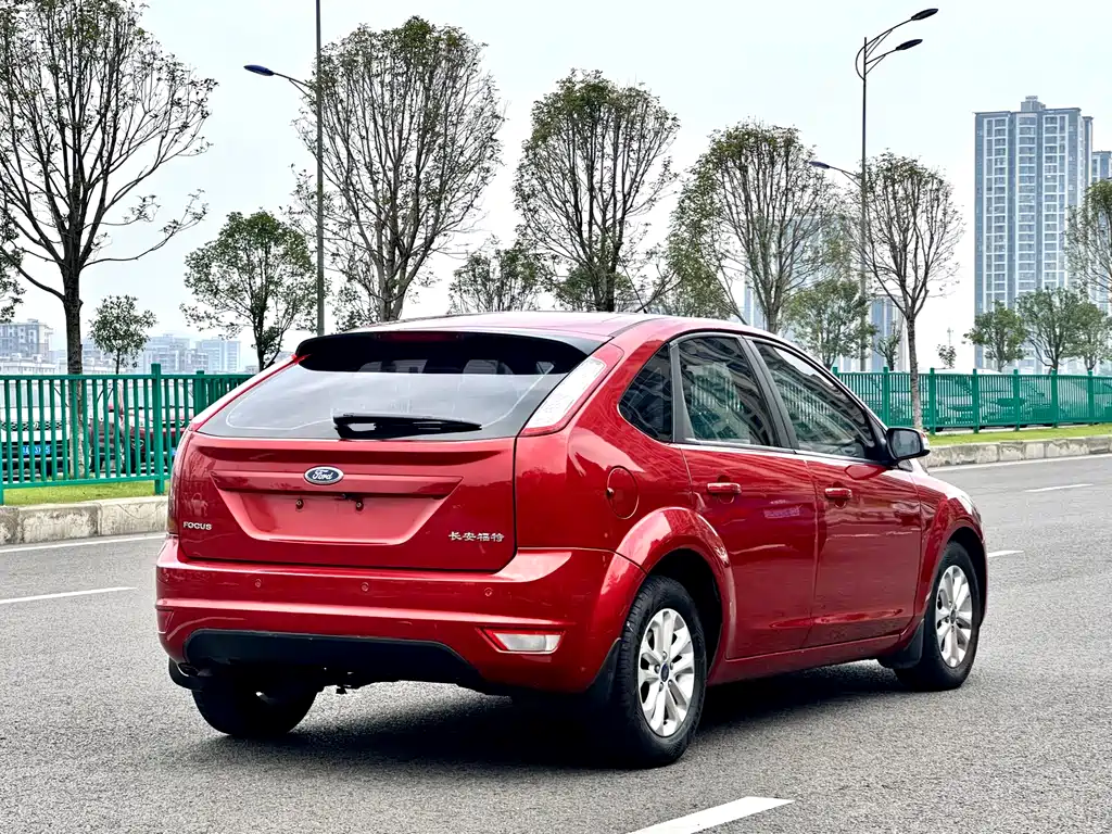 Ford Focus 2015 — фото 4