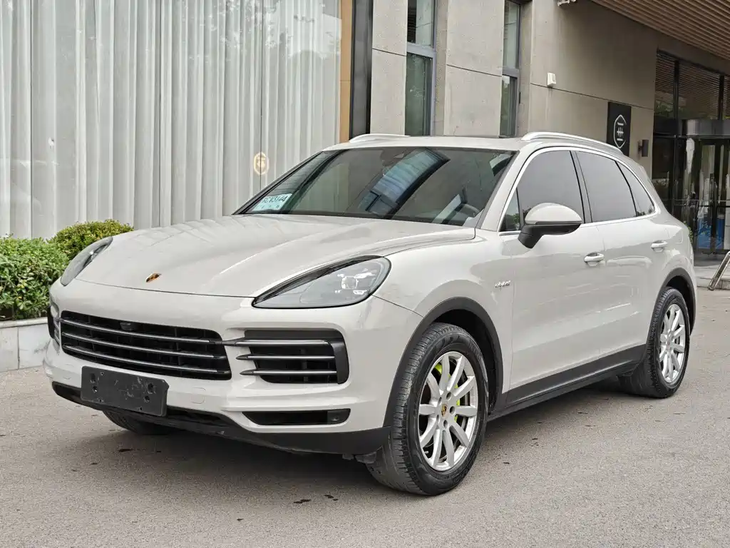 Porsche Cayenne Hybrid 2021
