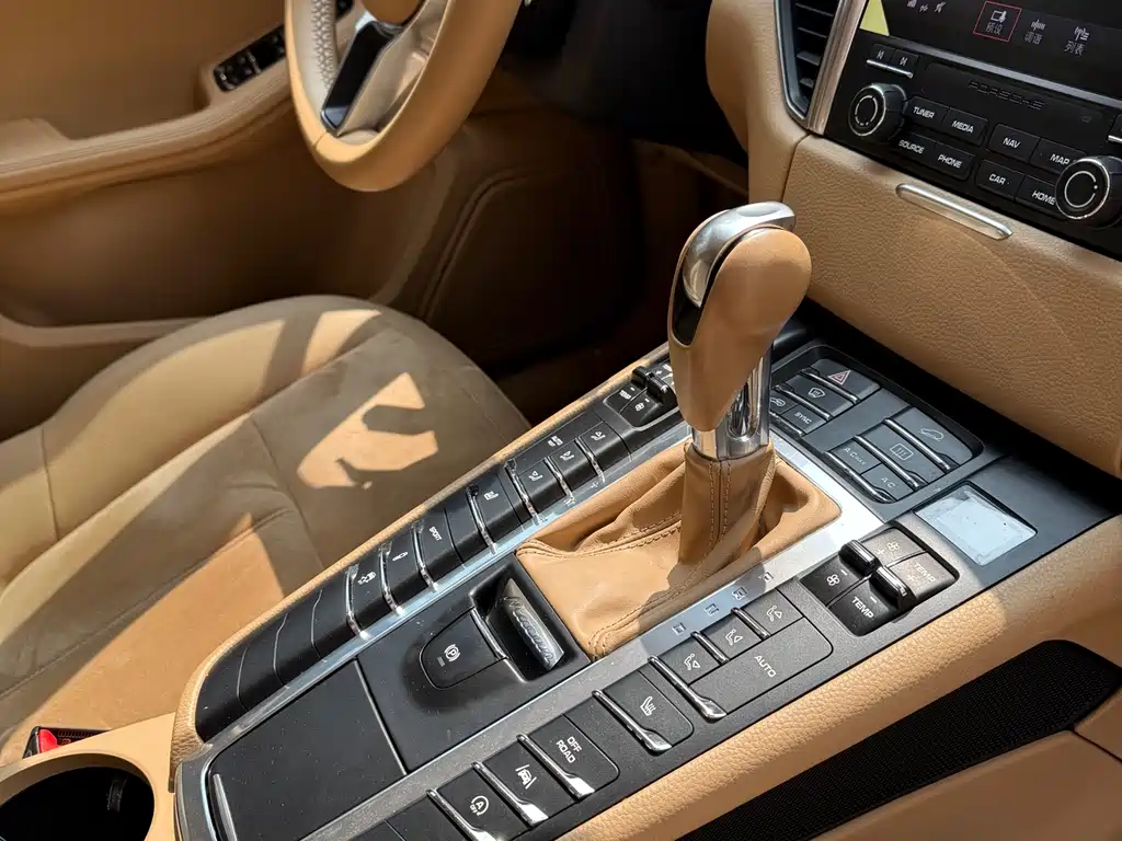 Porsche Macan 2017 — фото 12