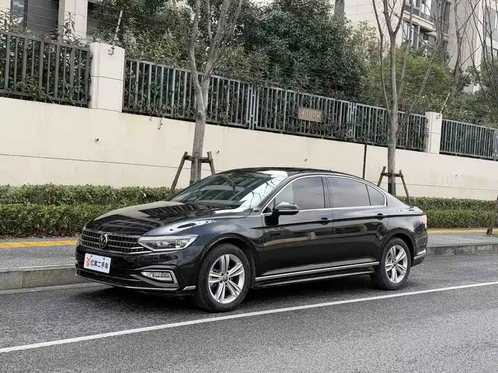 Volkswagen Magotan 2025