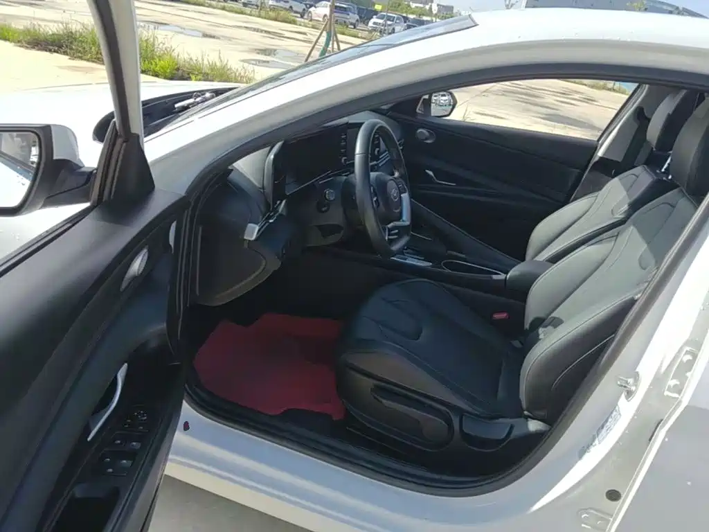 Hyundai Elantra 2022 — фото 16