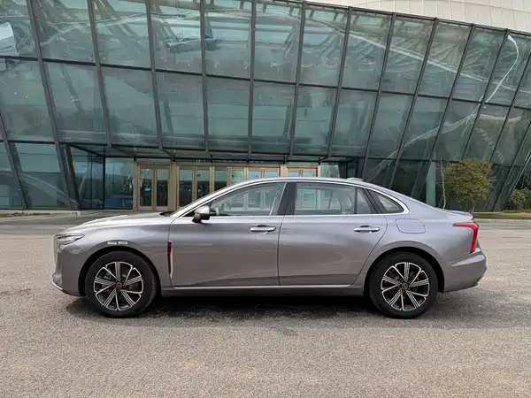 Hongqi H5 PHEV 2025