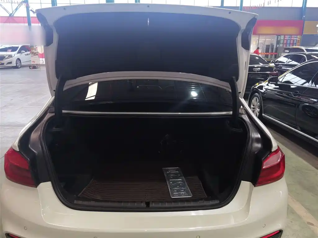 BMW 5 Series 2018 — фото 15