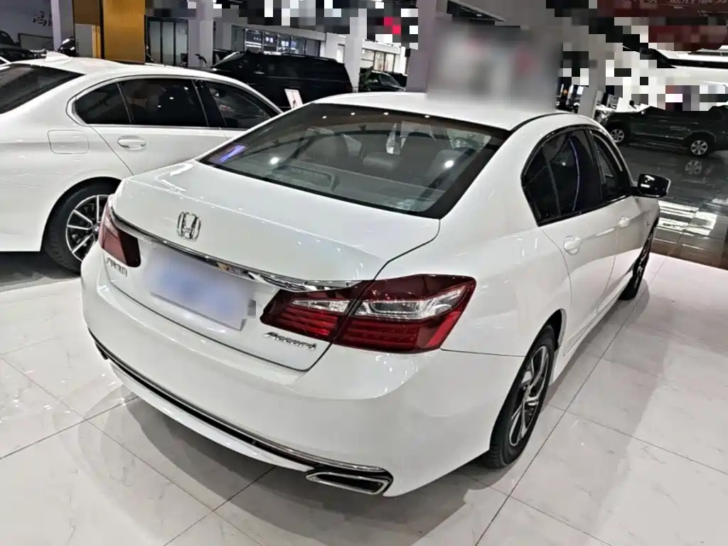 Honda Accord 2017 — фото 7
