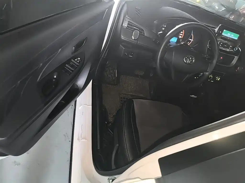 Toyota Yaris L 2020 — фото 16