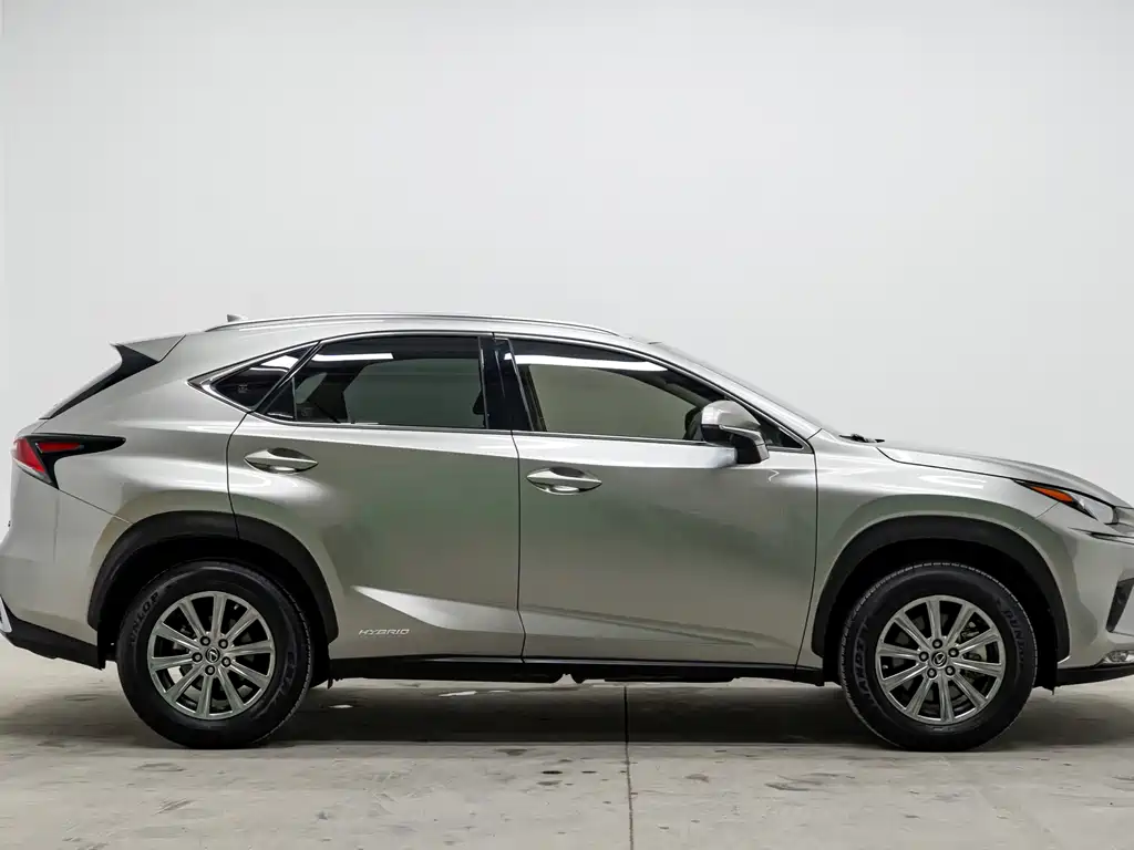 Lexus NX 2021