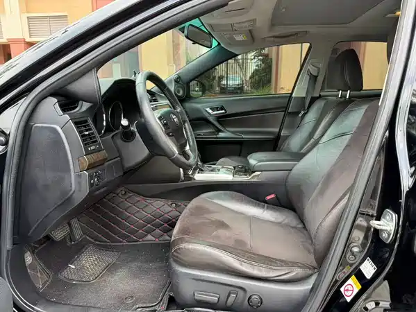 Toyota Reiz 2014