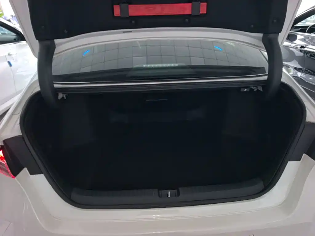 Honda Inspire 2025 — фото 19