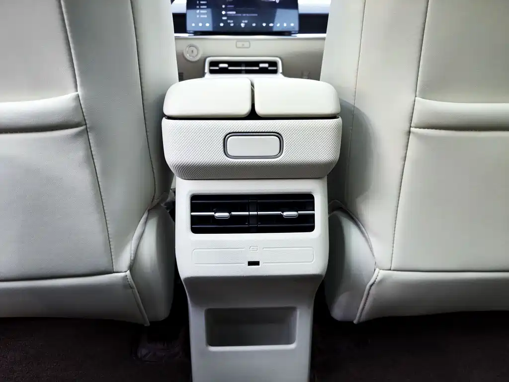 Toyota bZ3X 2025 — фото 14