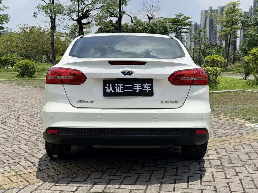 Ford Focus 2015 — фото 13