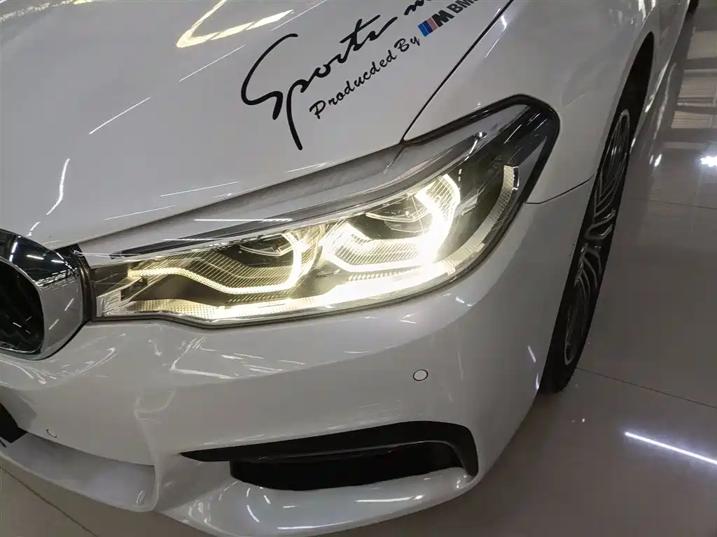 BMW 5 Series 2018 — фото 23