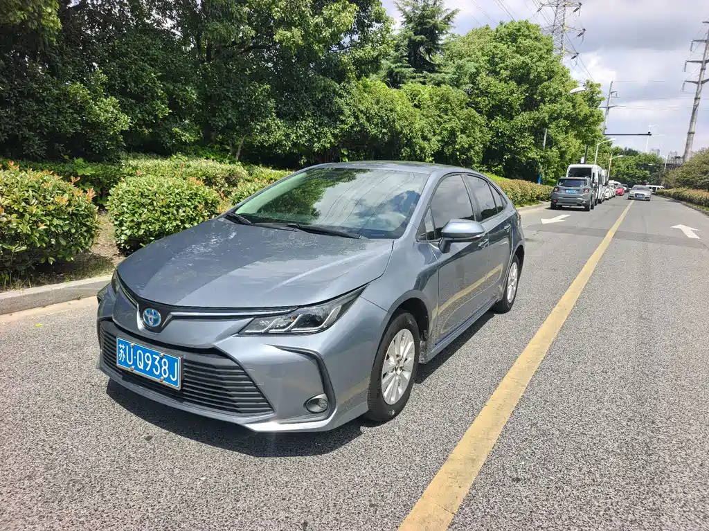 Toyota Corolla 2023 — фото 1