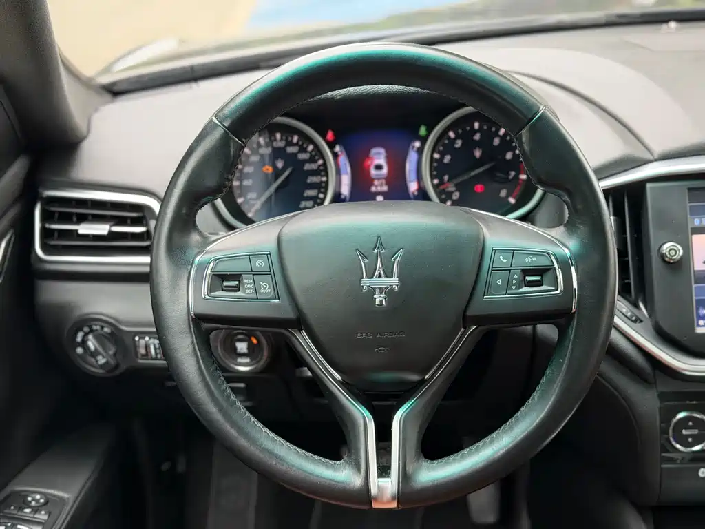 Maserati Ghibli 2014 — фото 13