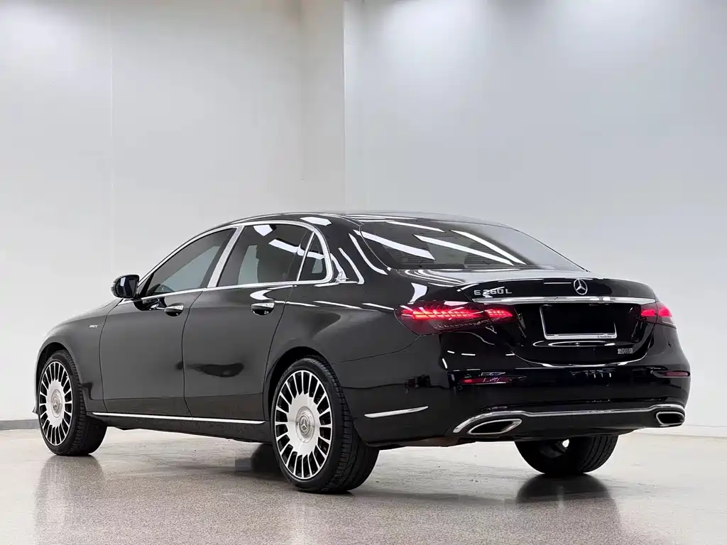 Mercedes-Benz E-Class 2021 — фото 16