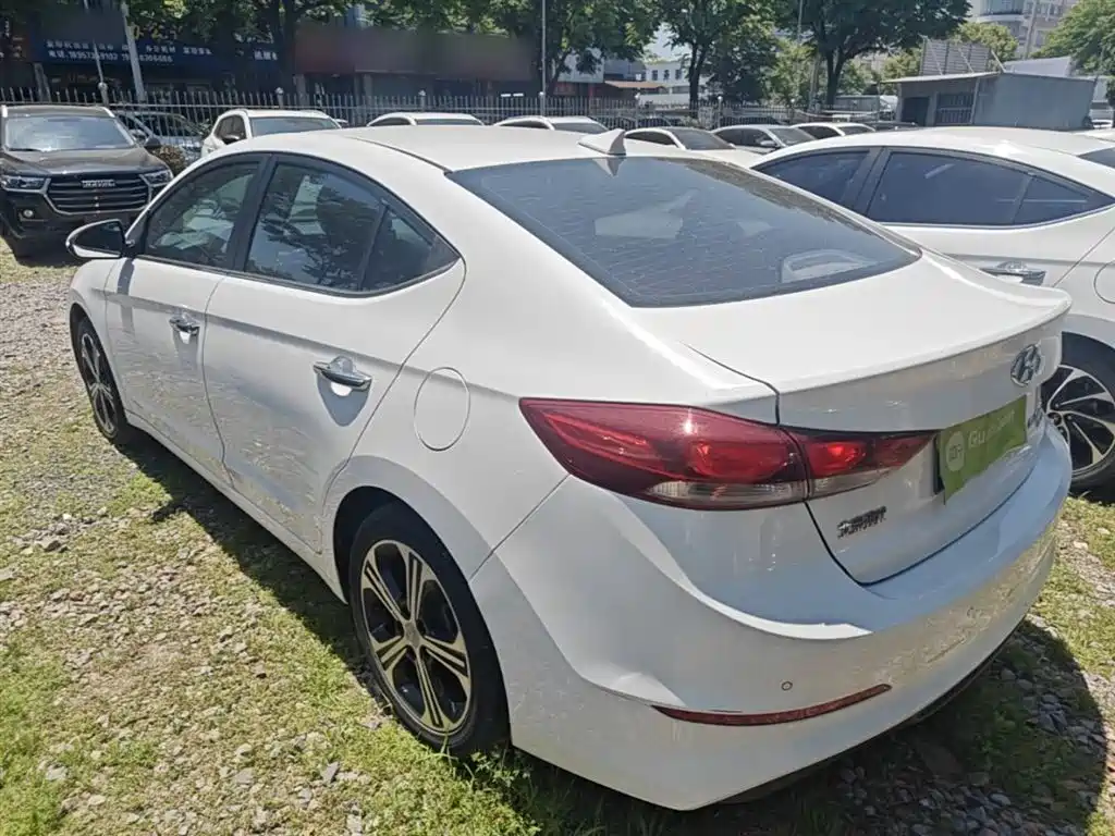 Hyundai Elantra 2019 — фото 5
