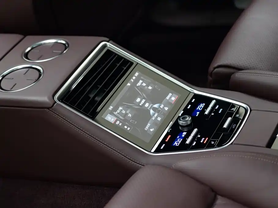 Porsche Panamera 2018 — фото 13