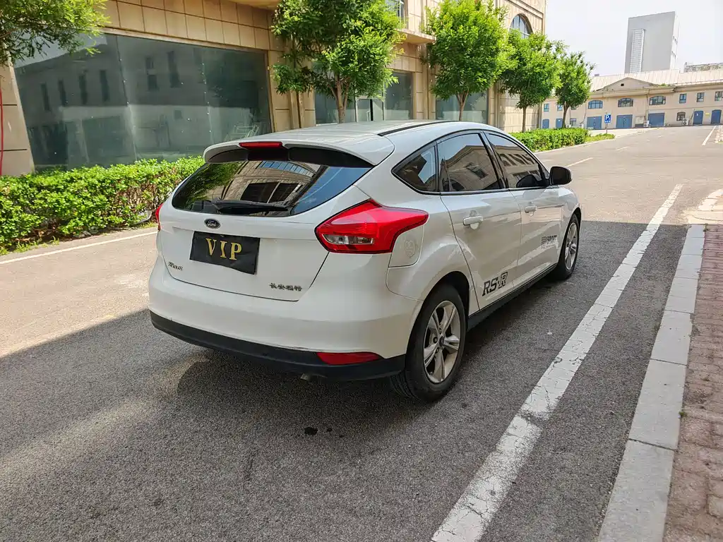 Ford Focus 2017 — фото 15
