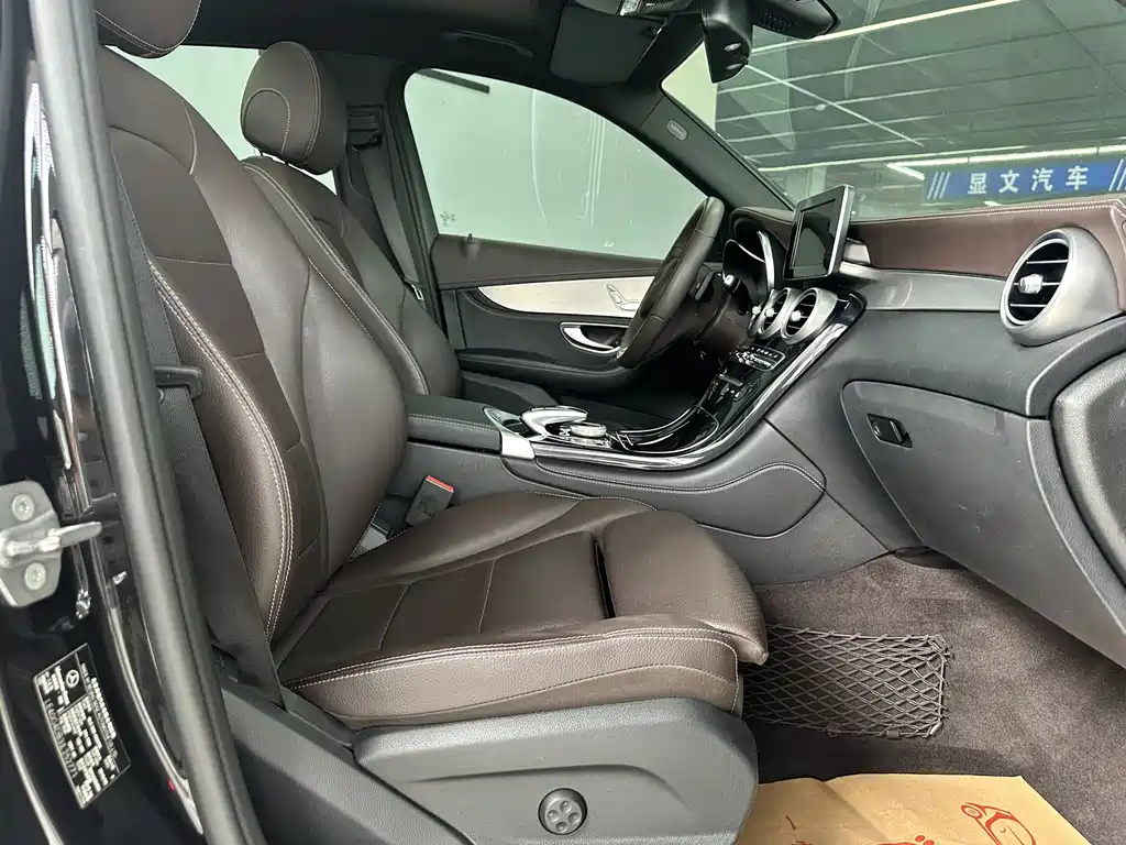 Mercedes-Benz GLC 2018 — фото 11