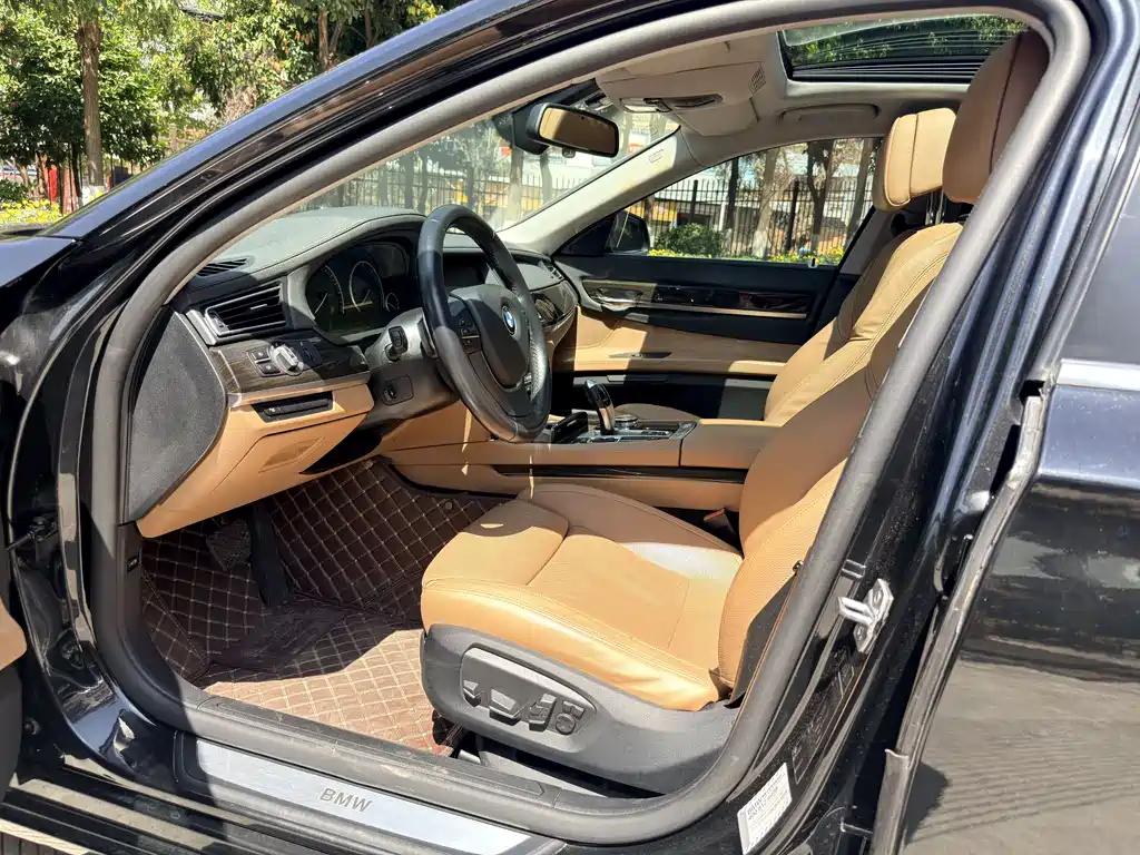 BMW 7 Series 2013 — фото 11