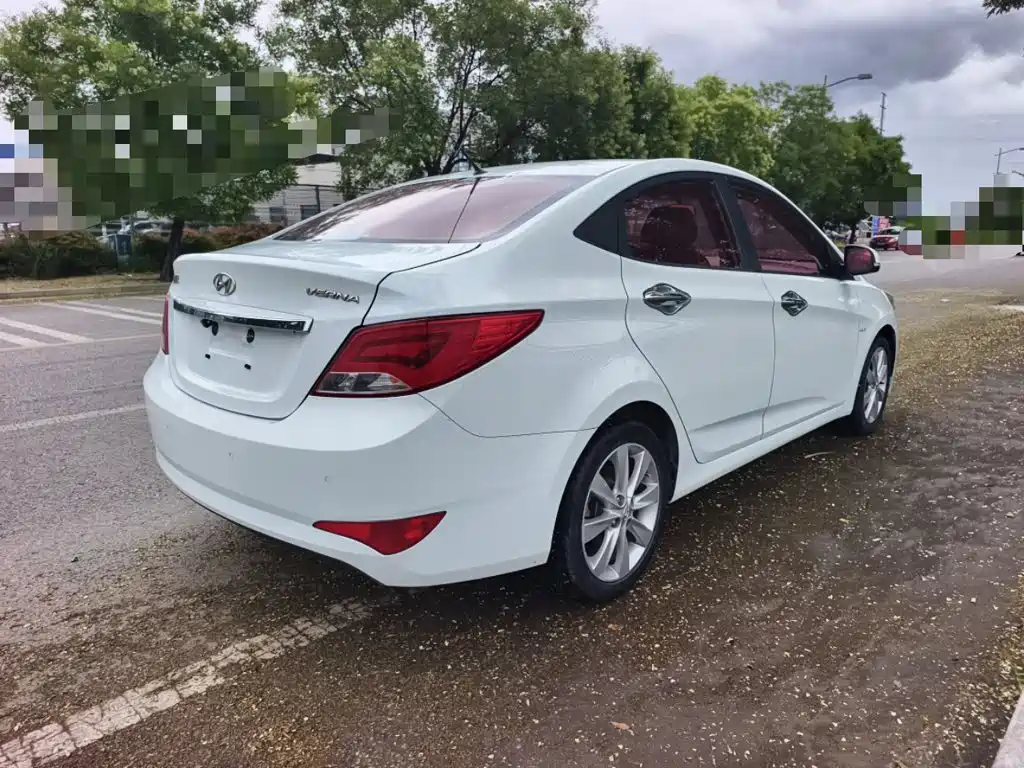 Hyundai Accent 2015 — фото 4