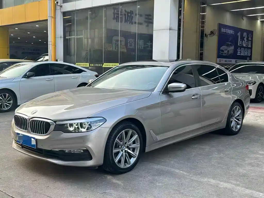 BMW 5 Series 2017 — фото 1