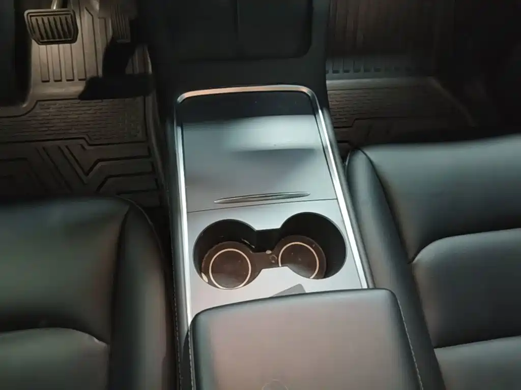 Tesla Model Y 2022 — фото 14