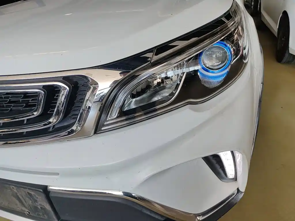 Geely Vision X3 2018 — фото 24