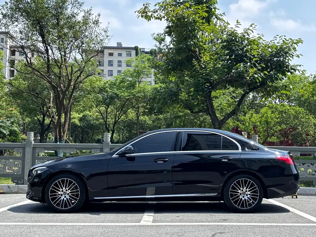 Mercedes-Benz C-Class 2023 — фото 3