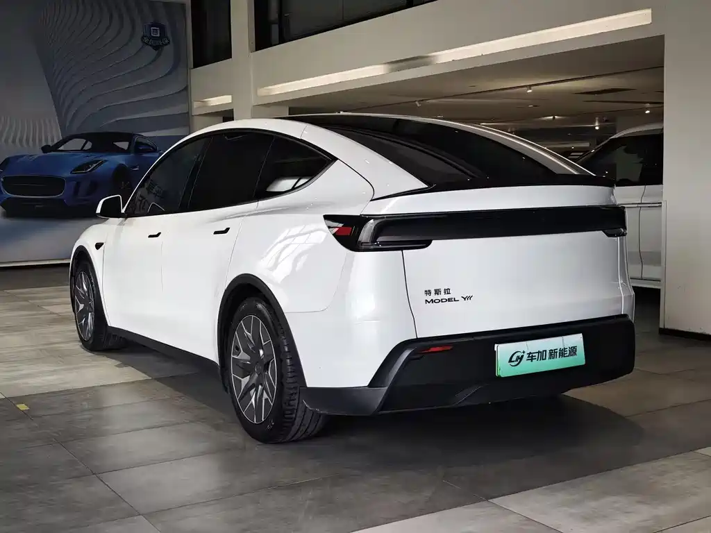 Tesla Model Y L 2025 — фото 7