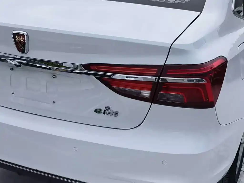 Roewe i6 New Energy 2018 — фото 6