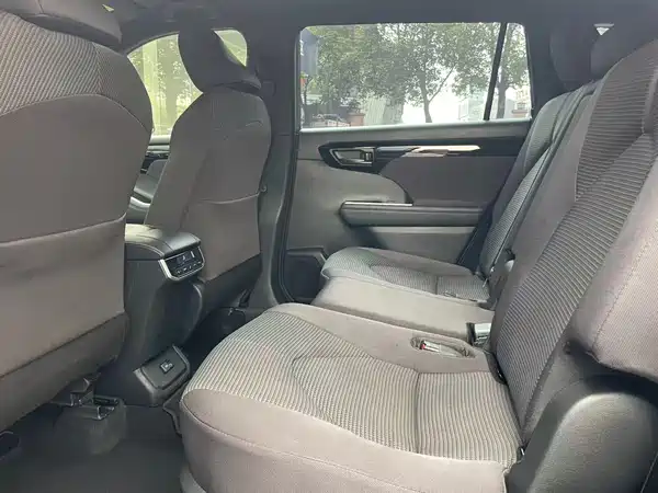 Toyota Crown Kluger 2022